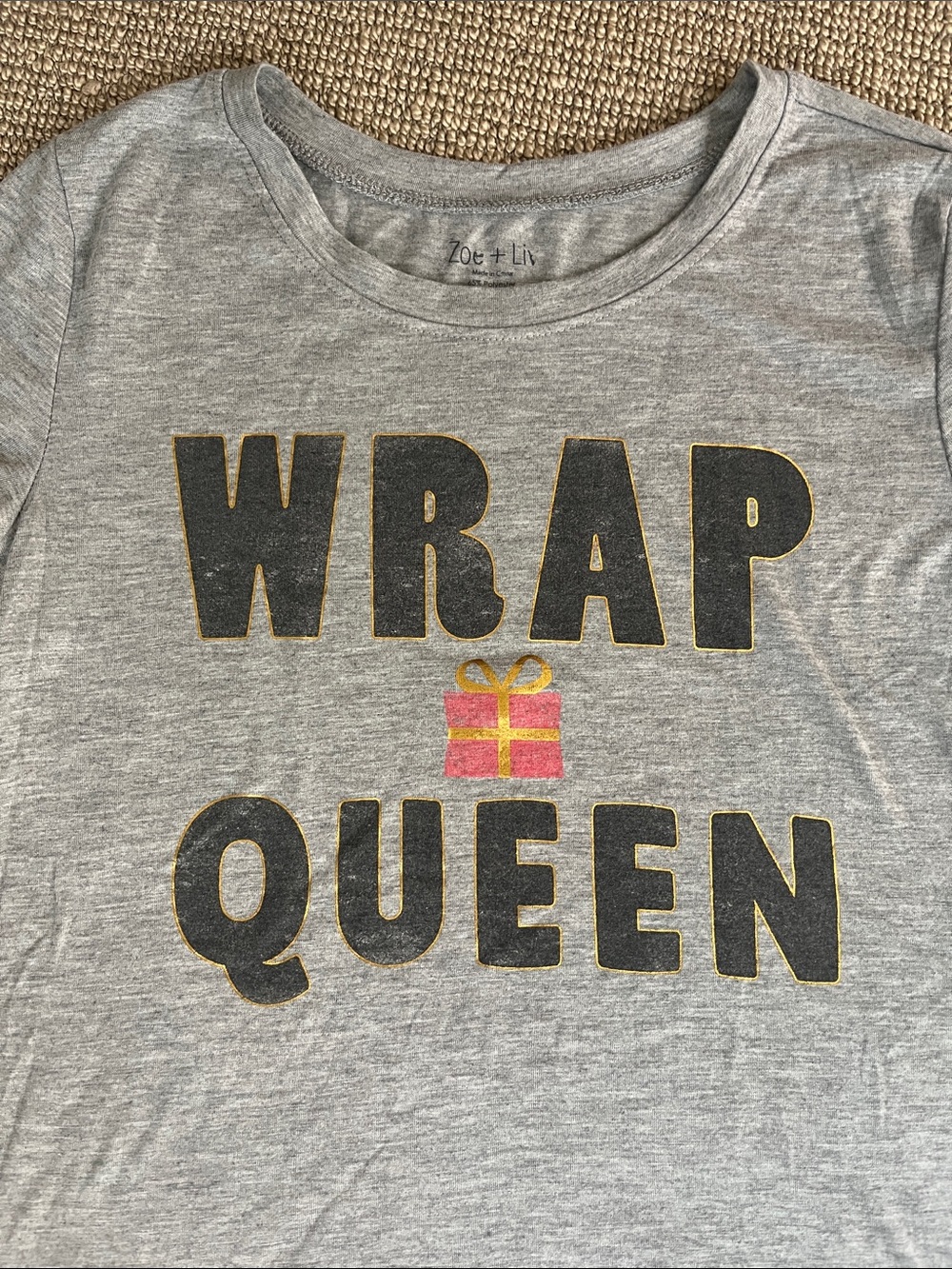 🎁 Zoe + Liv Gray 'Wrap Queen' Graphic Tee
